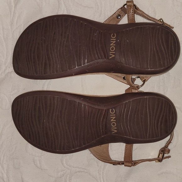 Vionic Kirra sandals tan with gold hardware sz 6 - Picture 5 of 8